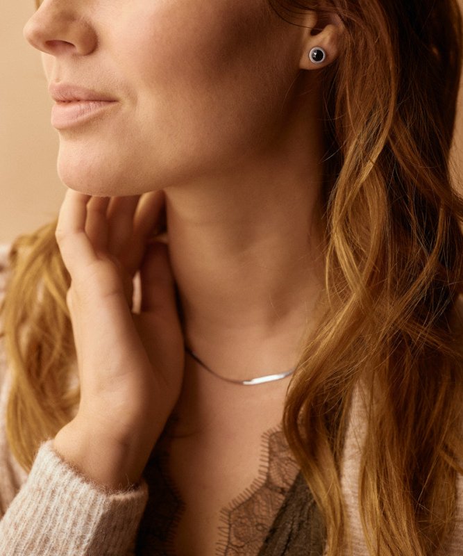 Oorbellen Blomdahl titanium knopje zwart crystal 8 mm. (incl. achterkantjes) - Staartjes en Strikjes