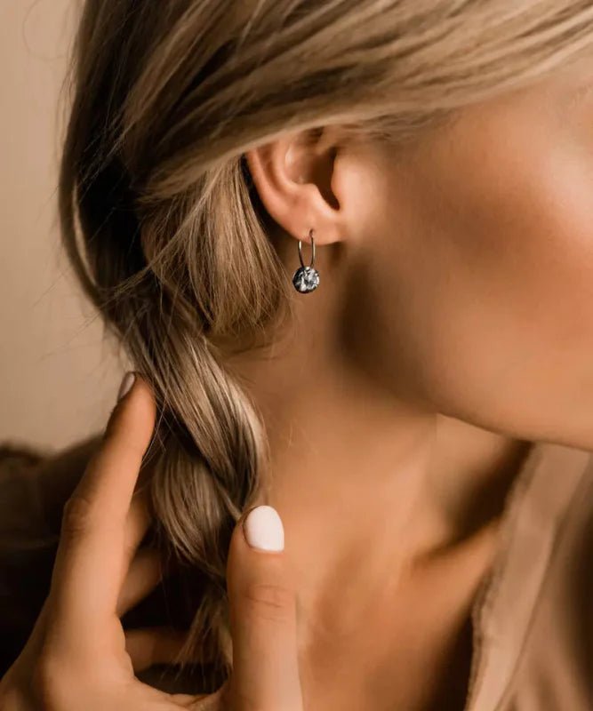 Oorbellen Blomdahl titanium oorringen 14 mm. kristal black diamond