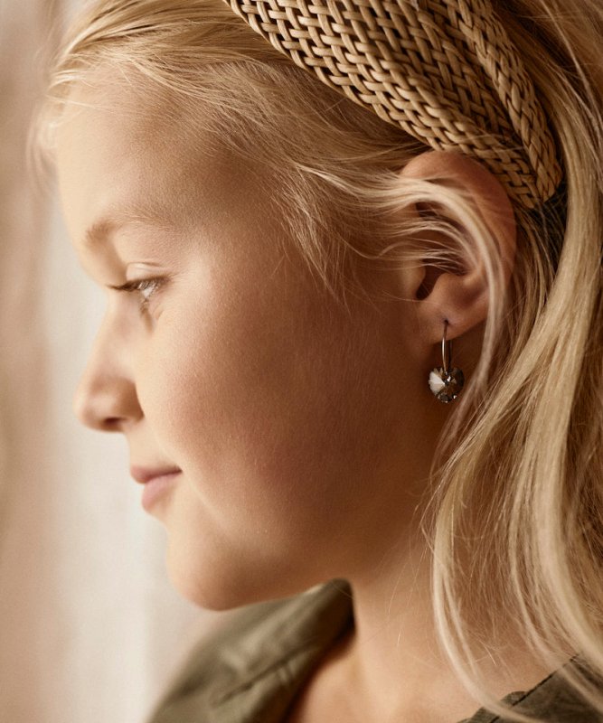 Oorbellen Blomdahl titanium oorringen 14 mm. kristal hartje black diamond - Staartjes en Strikjes