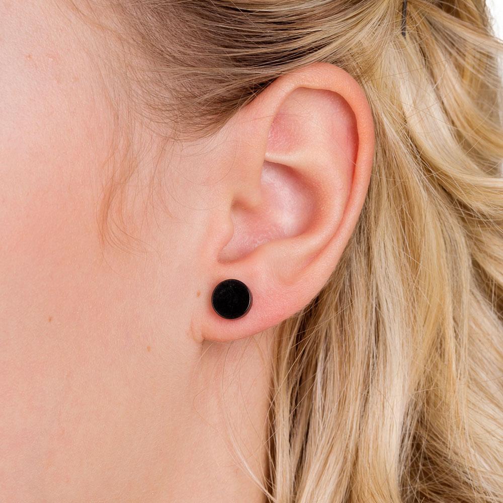 Oorbellen Blomdahl titanium rondje zwart 8 mm. (incl. achterkantjes)