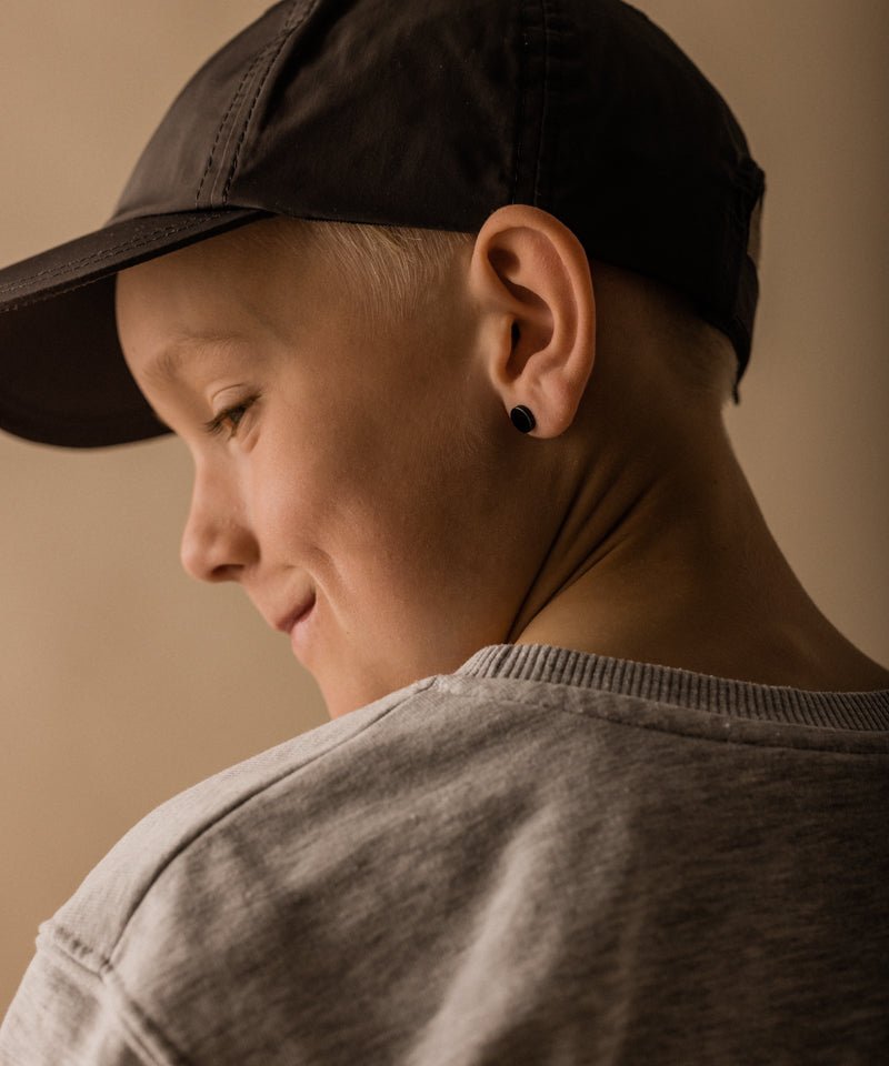 Oorbellen Blomdahl titanium rondje zwart 8 mm. (incl. achterkantjes)