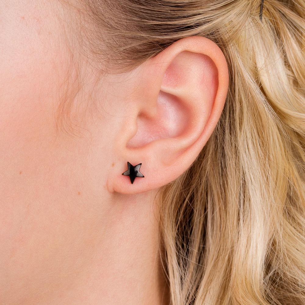 Oorbellen Blomdahl zwart titanium sterretje 8 mm. (incl. achterkantjes)