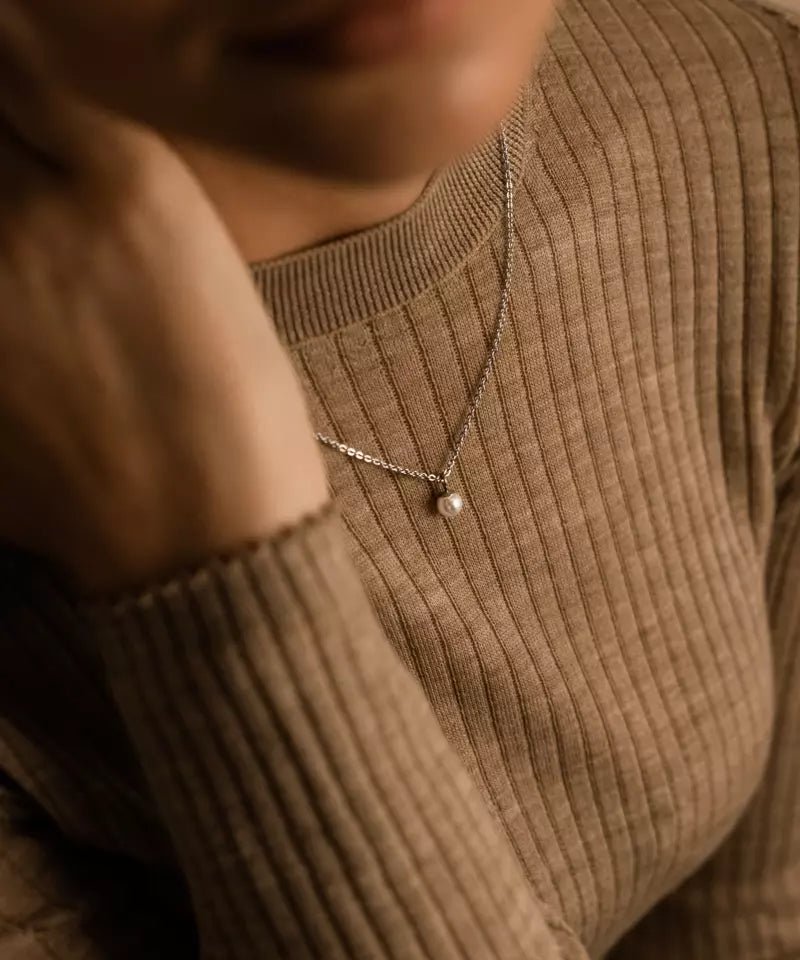 Halsketting Blomdahl chirurgisch staal met parelknopje 6 mm.